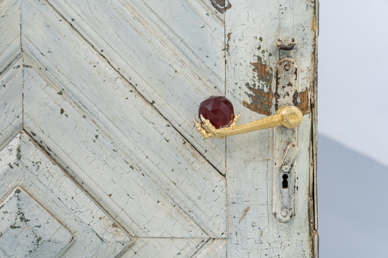 Rachel Monosov, Doorknob in Hermitage, 2020